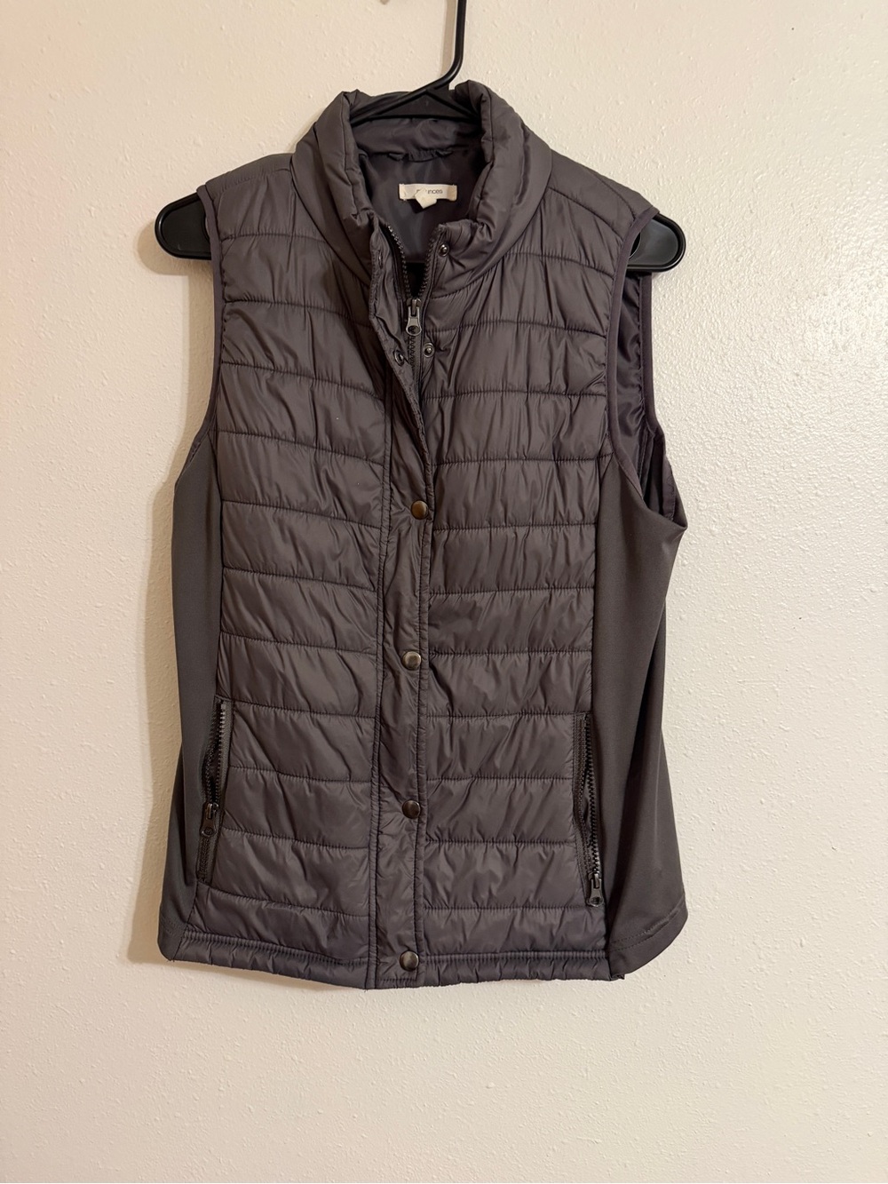 Woman’s grey puffer vest Maurice’s size Medium